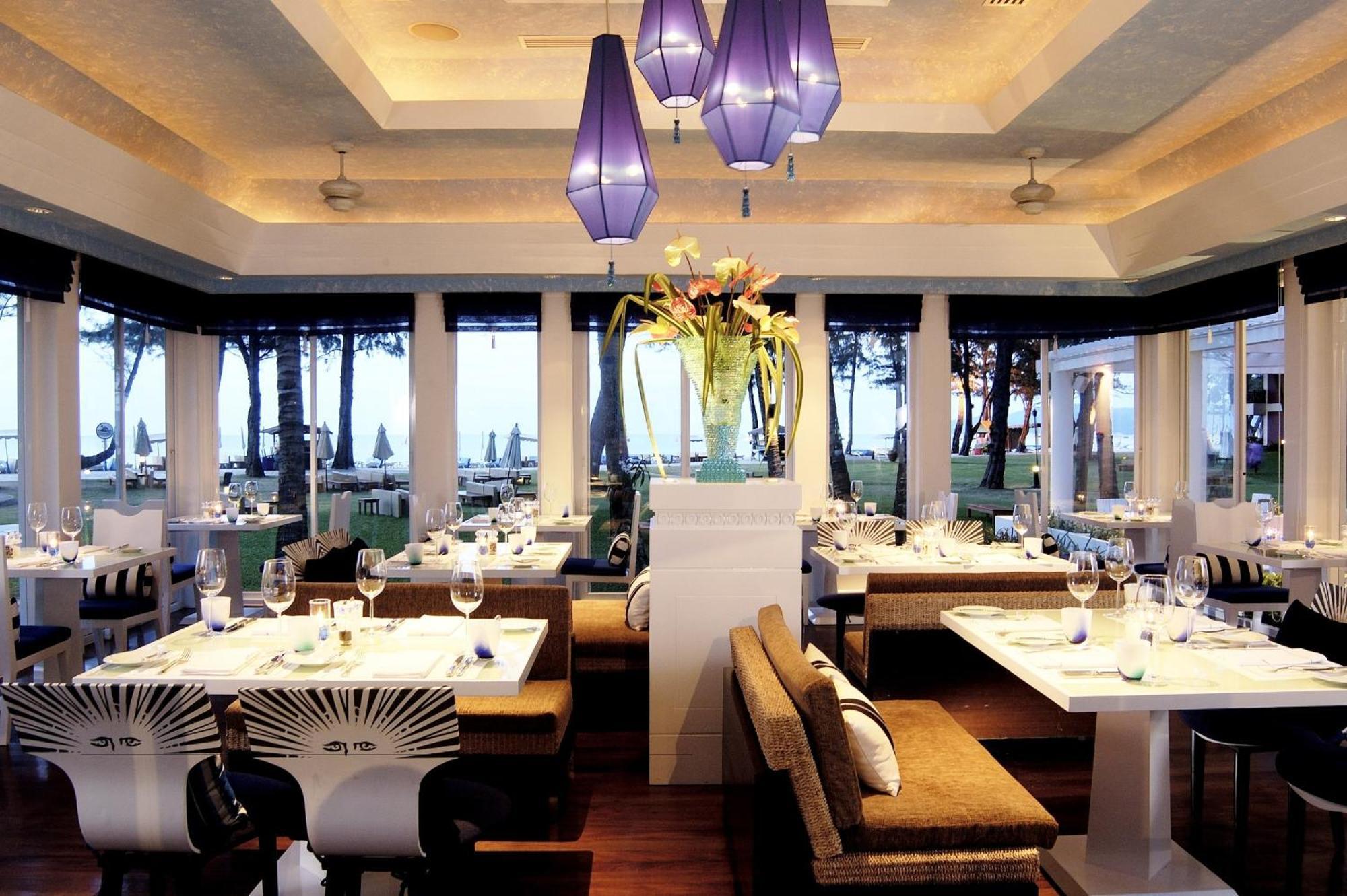 Dusit Thani Laguna Phuket Plaja Bang Tao Restaurant foto The interior of the restaurant